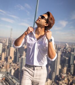 Abijeet Duddala Instagram - Ye Baburao Ka Styleee… 

📸 @_harshilthaker_ 

#desi #amrika #nyc #newyork #city #skyline #traveldiaries #herapheri
