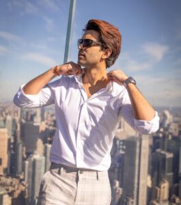 Abijeet Duddala Instagram - Ye Baburao Ka Styleee… 

📸 @_harshilthaker_ 

#desi #amrika #nyc #newyork #city #skyline #traveldiaries #herapheri