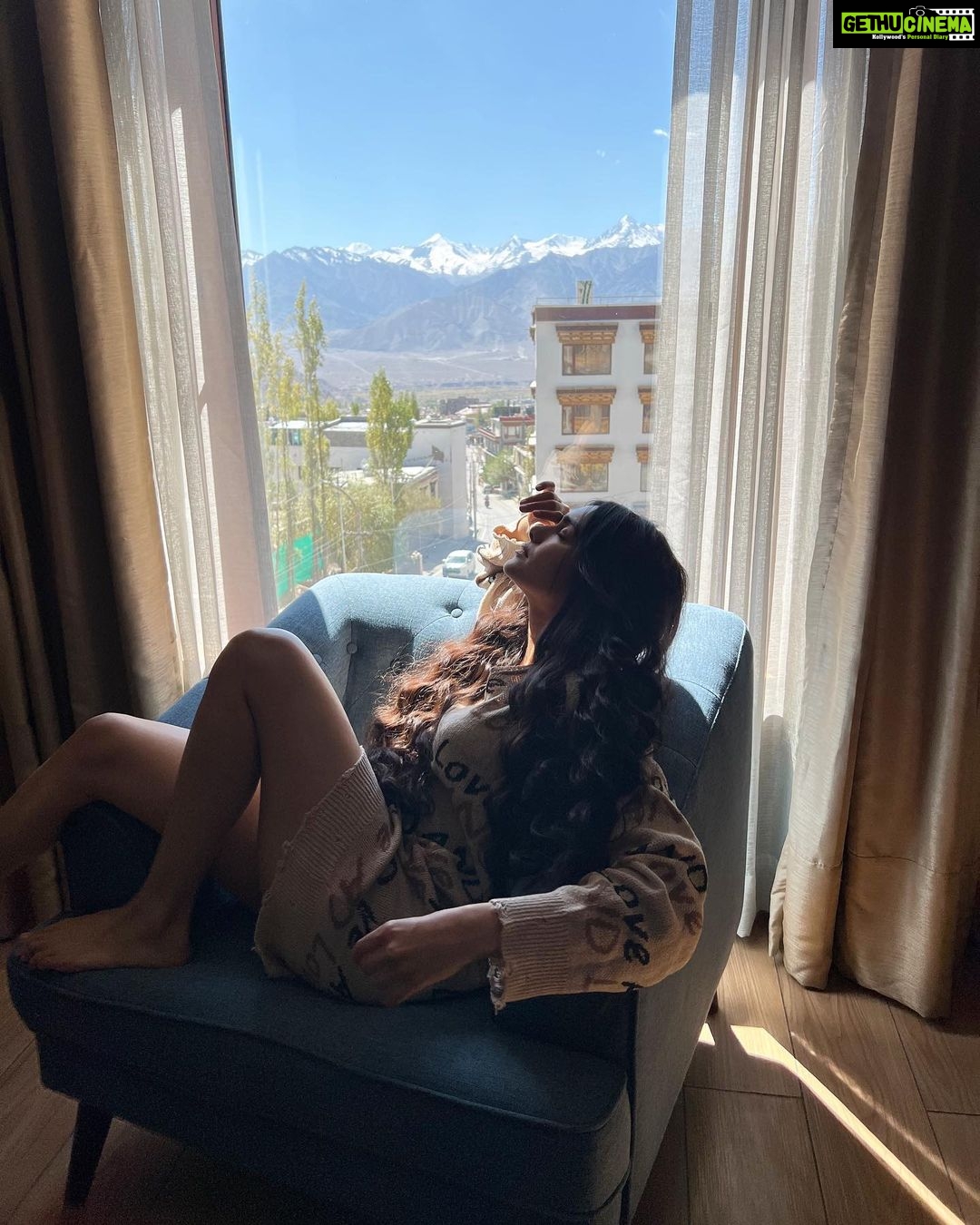 Adah Sharma Instagram - What gives you “cold feet” The snow mountains are calling me back !! Back to back 🥶😍🥰 that peak my feet are on we actually climbed it !!!!!! Some videos of our journey till where the car was allowed … the rest is in the movie ka look so I can’t share now …the scars on my hands are makeup 🤥🫠 P.S. pic 5 is what you should eat if you want to lose weight #100YearsofAdahSharma #adahsharma Leh Ladakh