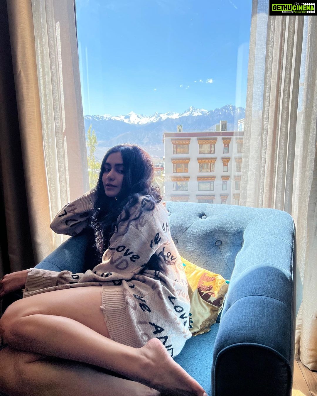 Adah Sharma Instagram - What gives you “cold feet” The snow mountains are calling me back !! Back to back 🥶😍🥰 that peak my feet are on we actually climbed it !!!!!! Some videos of our journey till where the car was allowed … the rest is in the movie ka look so I can’t share now …the scars on my hands are makeup 🤥🫠 P.S. pic 5 is what you should eat if you want to lose weight #100YearsofAdahSharma #adahsharma Leh Ladakh