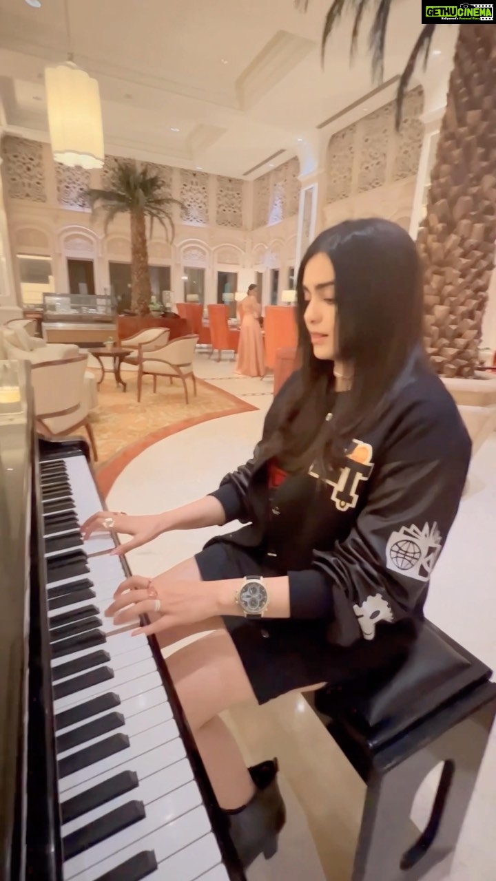 Adah Sharma Instagram - Guess the song π€ If you hear the piano at 3 am from the hotel lobby you know who it could be π While waiting for #StarKidRadhaSharma to get ready and come downstairs @adah_ki_radha #100YearsOfAdahSharma #adahsharma