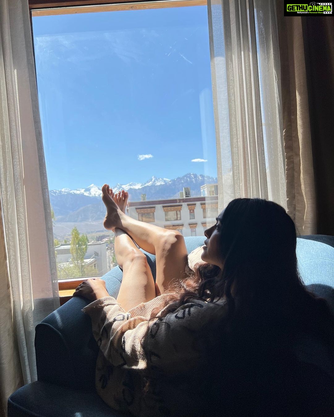 Adah Sharma Instagram - What gives you “cold feet” The snow mountains are calling me back !! Back to back 🥶😍🥰 that peak my feet are on we actually climbed it !!!!!! Some videos of our journey till where the car was allowed … the rest is in the movie ka look so I can’t share now …the scars on my hands are makeup 🤥🫠 P.S. pic 5 is what you should eat if you want to lose weight #100YearsofAdahSharma #adahsharma Leh Ladakh