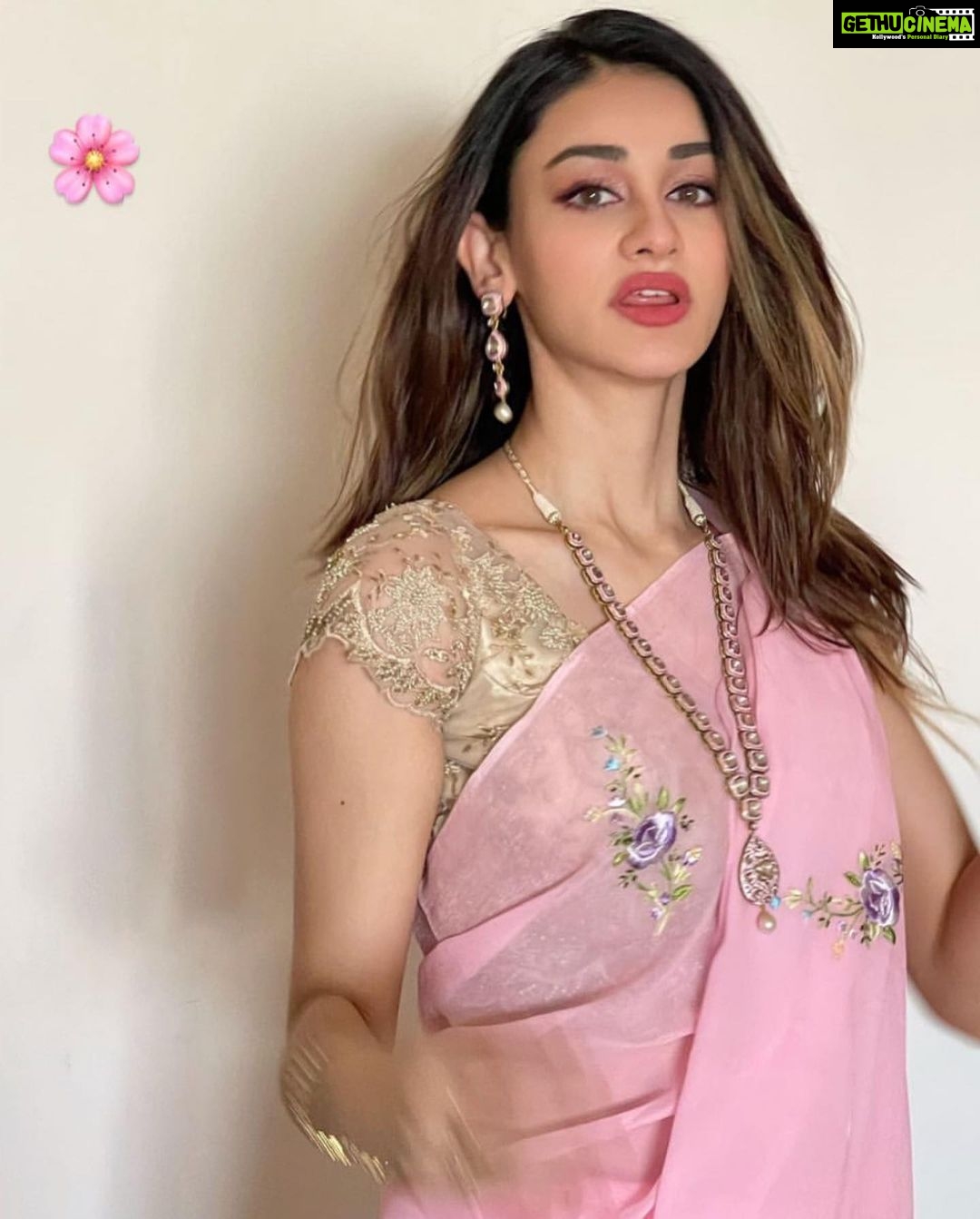 Aditi Arya - 20.9K Likes - 🪔