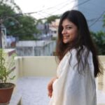 Aditi Balan Instagram – 📸 @imaginetimepsy 
Saree and blouse : @thebuttonthiefco
