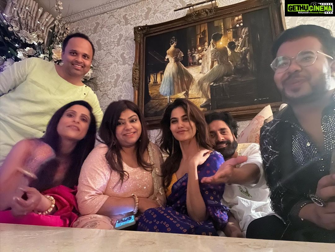 Aditi Sudhir Pohankar Instagram - And the festival brings us all together like every year. I’m so grateful to have you beautiful people in my life, my friends my family, Every moment is enjoyable only when there is someone to share that moment. Thank you for being a part of this journey called life. Wish you a very happy Diwali 🪔 @divya_jagdaleofficial @niveditabhattacharya.official @iamroysanyal @chandan.kowli @jhadisha @sassysaurav @pallavikowli @adityanarayanofficial @niveditapohankar @manavkaul #diwali #festive #love #light