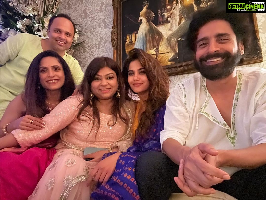 Aditi Sudhir Pohankar Instagram - And the festival brings us all together like every year. I’m so grateful to have you beautiful people in my life, my friends my family, Every moment is enjoyable only when there is someone to share that moment. Thank you for being a part of this journey called life. Wish you a very happy Diwali 🪔 @divya_jagdaleofficial @niveditabhattacharya.official @iamroysanyal @chandan.kowli @jhadisha @sassysaurav @pallavikowli @adityanarayanofficial @niveditapohankar @manavkaul #diwali #festive #love #light