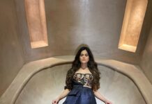 Aditi Sudhir Pohankar Instagram - Wish you all a very happy Diwali! The beginning rather 🪔🌸 . . . . . . 📸 @niveditapohankar Hair & make up @kushboo Outfit @bhaktiandhitendra . . . . #aaditipohankar #diwali #she #indian #bathtub #ootd #pic #picoftheday #photo #photooftheday #photoshoot #black