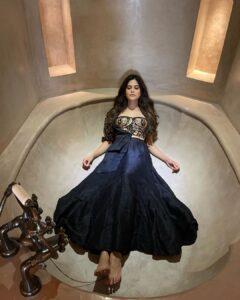 Aditi Sudhir Pohankar Instagram - Wish you all a very happy Diwali! The beginning rather 🪔🌸 . . . . . . 📸 @niveditapohankar Hair & make up @kushboo Outfit @bhaktiandhitendra . . . . #aaditipohankar #diwali #she #indian #bathtub #ootd #pic #picoftheday #photo #photooftheday #photoshoot #black