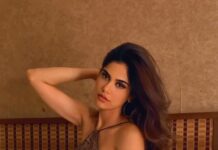 Aditi Sudhir Pohankar Instagram - My Monday vibe ♾️ vs your Monday vibe ? Are you vibing with me ? I’m totally loving this version of this song. . . . . . . #she #monday #mondayvibes #hot #instagram #instagood #instareels #insta #instafashion #instadaily #instamood #snake #sexywomen #fashion #fashionblogger #fashionstyle #fashionnova #fashionista #fashionable #beauty #beautiful #eyes #ootd #pic #picoftheday #photooftheday #photo