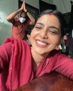 Aishwarya Lekshmi Instagram - Overwhelmed is an understatement! Team #Ammu ♥️♥️♥️♥️♥️♥️♥️ Explanation 1 : @charukeshsekar saying Amma thaaye pls go act 🤓 2 : @ksubbaraj sir creative producer ! How can i thank you ever for repeatedly trusting me and giving me ahhhmazing characters ! I love you! 3. Recoil 4. The bad boys gang 5 . @padmavathimalladi14 dont gooooooo 6 . Ammu and Ammaa 7. Antha dummu chetta chetharam moment with @apoorva_shaligram & @charukeshsekar 8. First day on set 🫣🤓 9. Last day on set 🤦🏼‍♀️ 10 : Root canal STAT