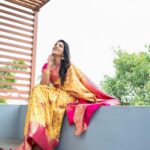 Aishwarya Rajesh Instagram - Happy happy Diwali ❤️ to all my loved ones Photography @johan_sathyadas wearing @kanakadhara.silks Makeup @anupama.krishnamachari Hairstylish @sharmilahairstylist Edit @whoizsri