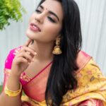 Aishwarya Rajesh Instagram - Happy happy Diwali ❤️ to all my loved ones Photography @johan_sathyadas wearing @kanakadhara.silks Makeup @anupama.krishnamachari Hairstylish @sharmilahairstylist Edit @whoizsri