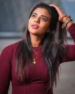 Aishwarya Rajesh Instagram - Laugh as much as you breathe. 
Love as long as you live. 
Photography @anandstudiosfr 
#louvremuseum #parisfrance @skylife_harmony