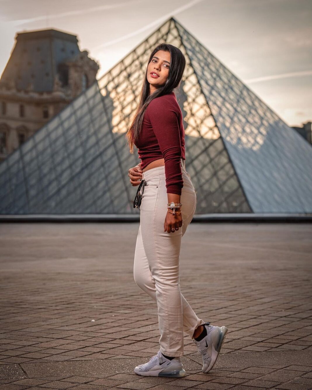 Aishwarya Rajesh Instagram - Laugh as much as you breathe. Love as long as you live. Photography @anandstudiosfr #louvremuseum #parisfrance @skylife_harmony