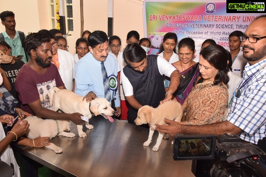 Amala Akkineni Instagram - On the occasion of World Veterinary Day, I had a wonderful time visiting Sri Venkateshwara Veterinary University. I interacted with a wonderful, bright and inspired group of young people. Our states are in good veterinary hands! #worldveterinaryday Sri Venkateswara Veterinary University