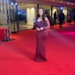 Amber Doig Thorne Instagram – The Category Is: Match Your Dress To the Red Carpet 🤣 Swipe for more BTS from the Outlander Season 6 World Premiere 😍 

Droughtlander is officially OVER 😂 Who’s your favourite Outlander cast member? 🏴󠁧󠁢󠁳󠁣󠁴󠁿🏴󠁧󠁢󠁥󠁮󠁧󠁿 Sam Heughan is so lovely in person 😍

I had such an incredible evening at the Outlander Season 6 World Premiere! 🏴󠁧󠁢󠁳󠁣󠁴󠁿 

We watched the first episode, accompanied by a live performance from the Philharmonia Orchestra! 🎵🎻 And you can watch Season 6 exclusively on #STARZPLAY from 6th March!! 🥰

#Outlander #MOREOutlander @starzplayuk @starz @outlander #outlanderpremiere #droughtlander #outlander6 #outlanderseason6 #premiere #londonpremiere #upcomingshow #upcomingseries  #samheughan  #droughtlander #caitrionabalfe #sophieskelton #outlander #outlanderstarz #outlanderseries #outlandercast #outlanderfans #outlanderseason5 #outlanderseason6 #outlanderobsessed #outlanderlovers 
#outlanderedit #outlanderfan #outlanderbts #outlander_starz ᴬᴰ