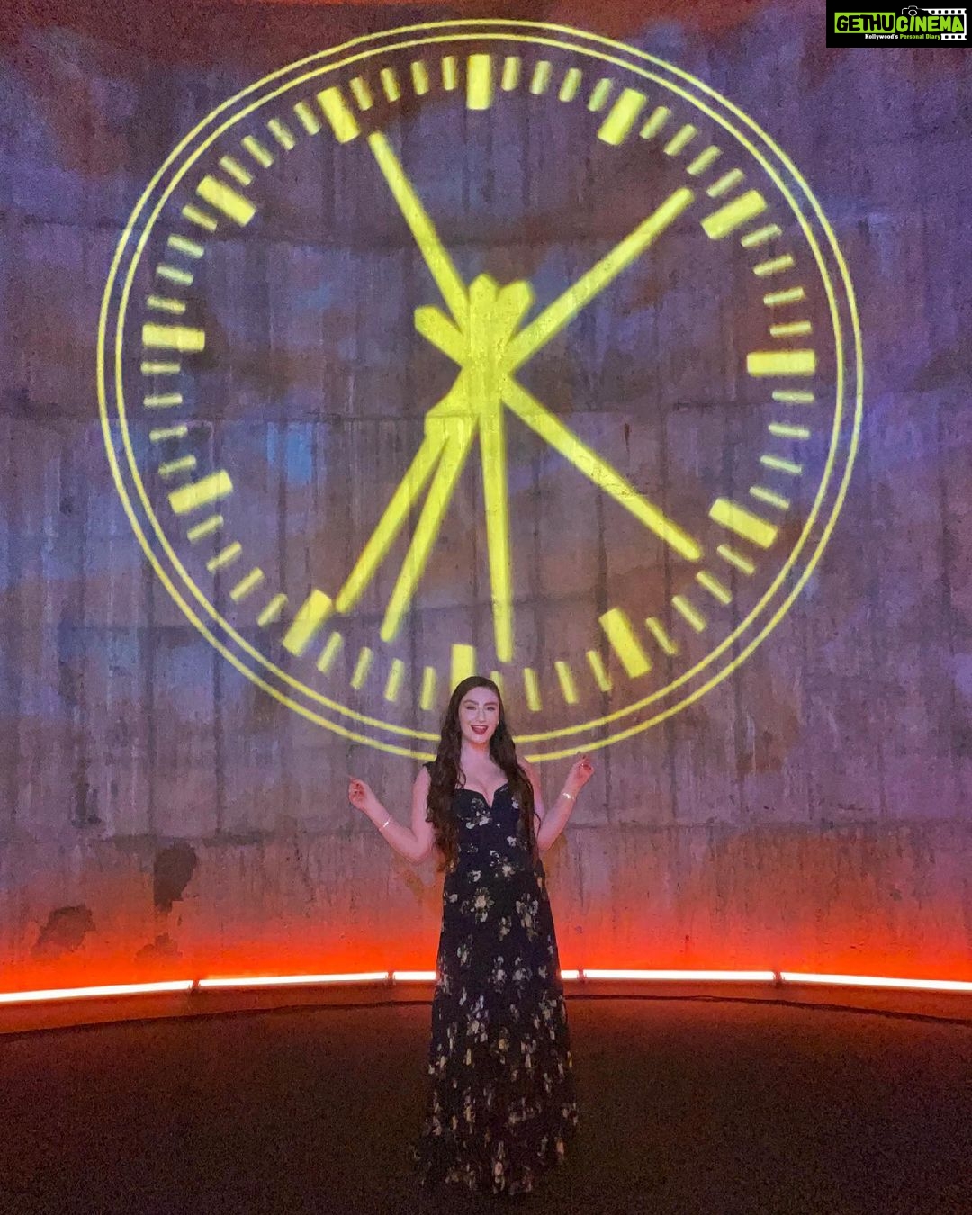 Amber Doig Thorne Instagram - Your Saviour Is Here 💚 Swipe right to see Tom Hiddleston’s Q&A at the Loki Premiere ➡️ Who watched Loki Episode 1? 😍 I saw Episodes 1 & 2 last night (they are EPIC!), then Tom Hiddleston popped by for a Q&A to tell us why he is burdened with glorious purpose & to inform us that “Wednesday is the new Friday”, as new Loki episodes coming out every Wednesday 😂 There is a HUGE twist which is a FIRST for any Marvel production (Tom Hiddleston has done loads of press talking about this) ⬇️ Loki is gender fluid! 🙌🏻 Lady Loki appears in Episode 2 & she’s fabulously mischievous 💚 Thank you @marvel_uk, @disneyplusuk & @disneystudiosuk for a wonderful evening at the premiere 🥰 #Loki #DisneyPlus #TomHiddleston @OfficialLoki @disneystudiosuk #LokiSpecialScreening #lokiseries #LokiEpisode1 #LokiEpsiode2 @twhiddleston @itssophiadimartino #sophiadimartino herronthatkate #KateHerron #lokilaufeyson #lokipremiere #filmpremiere #avengers #marvel #marvelstudios #marvelseries #marveltv @disneyplus @marvelstudios @marvel