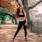 Amber Doig Thorne Instagram - I‘ve partnered with @Noom to finally start the fitness goals that I’ve set myself (yet failed to complete, every year since 2010) and start a fitness routine and eat healthier! 💚🏃🏻‍♀‍🍏 . I am terrible for putting things off - especially if I know they're going to be difficult! Creating a fitness regime is something i have been meaning to do for a DECADE - but the time has never been right 😅 . Anyone who has met me knows that I love junk food. I don't like water (it smells odd), vegetables taste funny🥦, and it's rare I actually eat fruit 🍉; it has taken 130 days of lockdown, but I've realised that I need to change! 🙌🏻 . I recently downloaded Noom so I can start making small changes to my daily habits, in order to reach my fitness and wellbeing goals ☺️ . I'm going to build up to exercising 5 days a week and change my diet in order to hit my Big Picture Goal. 💪🏻🍽 I am so excited to start this journey, and I can't wait to update you all on how I'm doing along the way! . In the meantime, do you have any tips on getting fit and starting a healthy diet?🍴🍎🏋🏻‍♀️🚴🏻‍♀️ . 📍 Finsbury Park, London . #NoomNation #Noom #fitness #fitnessjourney #ad North London, UK
