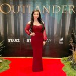 Amber Doig Thorne Instagram – Come with me to the Outlander Season 6 World Premiere with the cast of the show 😍 Sam Heughan, Sophie Skelton, Richard Rankin & more ✨

This premiere was especially special for me as I’ve been watching Outlander for years, so having the chance to walk the red carpet alongside the stars of the show was a dream come true 🥰

What are you most excited to see in Season 6? 🤔🙈

I’m going to be binge watch as many episodes as I can tonight – as Outlander Season 6 is available to watch now exclusively on STARZPLAY! 🏴󠁧󠁢󠁳󠁣󠁴󠁿 

#Outlander #MOREOutlander #STARZPLAY @starzplayuk @starz @outlander #outlanderpremiere #droughtlander #outlander6 #outlanderseason6 #premiere #londonpremiere #upcomingshow #upcomingseries  #samheughan  #droughtlander #caitrionabalfe #sophieskelton #outlander #outlanderstarz #outlanderseries #outlandercast #outlanderfans #outlanderseason5 #outlanderseason6 #outlanderobsessed #outlanderlovers 
#outlanderedit #outlanderfan #outlanderbts #outlander_starz ad Royal Festival Hall Southbank Centre, London