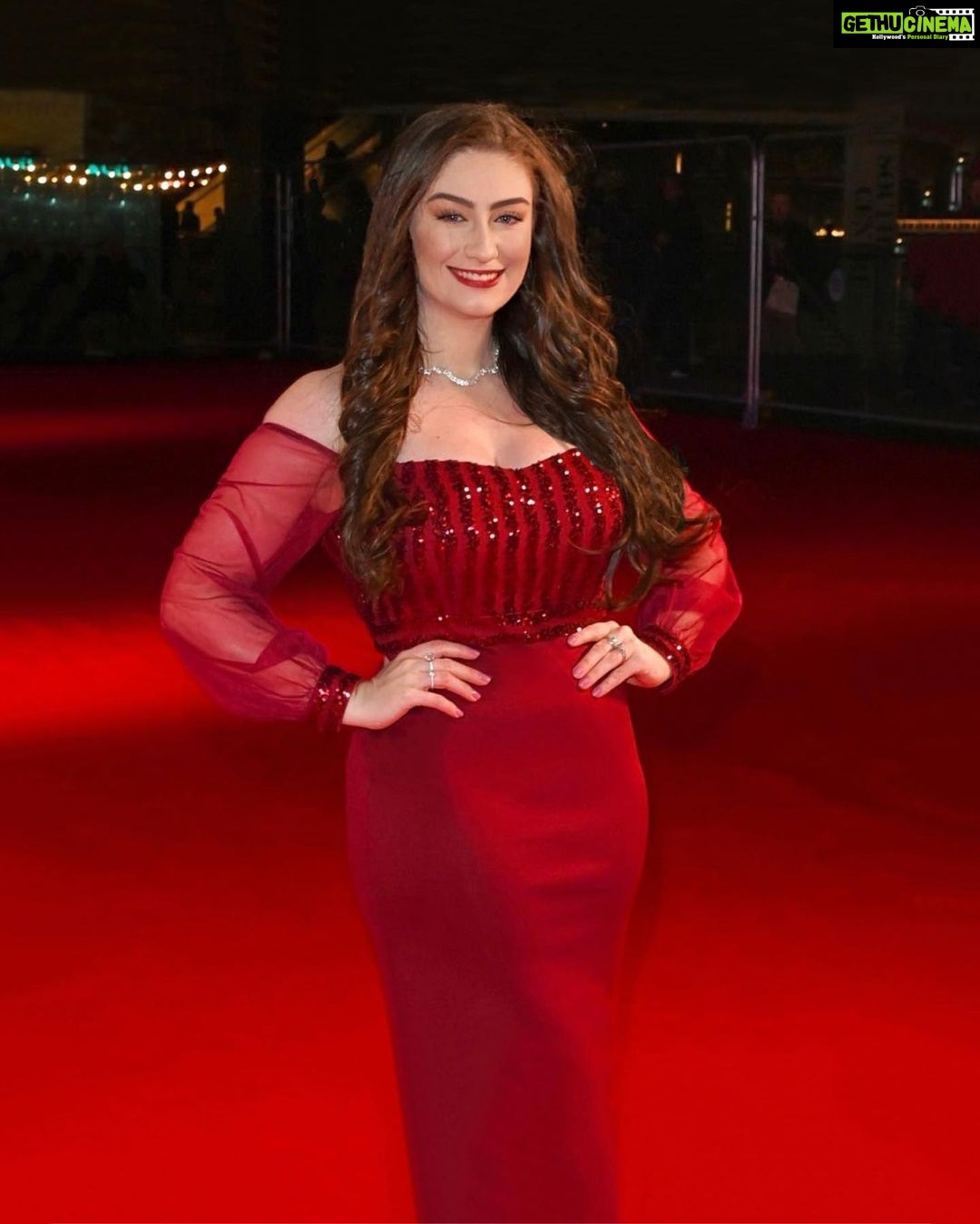 Amber Doig Thorne Instagram - The Category Is: Match Your Dress To the Red Carpet ๐คฃ Swipe for more BTS from the Outlander Season 6 World Premiere ๐ Droughtlander is officially OVER ๐ Whoโs your favourite Outlander cast member? ๐ด๓ ง๓ ข๓ ณ๓ ฃ๓ ด๓ ฟ๐ด๓ ง๓ ข๓ ฅ๓ ฎ๓ ง๓ ฟ Sam Heughan is so lovely in person ๐ I had such an incredible evening at the Outlander Season 6 World Premiere! ๐ด๓ ง๓ ข๓ ณ๓ ฃ๓ ด๓ ฟ We watched the first episode, accompanied by a live performance from the Philharmonia Orchestra! ๐ต๐ป And you can watch Season 6 exclusively on #STARZPLAY from 6th March!! ๐ฅฐ #Outlander #MOREOutlander @starzplayuk @starz @outlander #outlanderpremiere #droughtlander #outlander6 #outlanderseason6 #premiere #londonpremiere #upcomingshow #upcomingseries #samheughan #droughtlander #caitrionabalfe #sophieskelton #outlander #outlanderstarz #outlanderseries #outlandercast #outlanderfans #outlanderseason5 #outlanderseason6 #outlanderobsessed #outlanderlovers #outlanderedit #outlanderfan #outlanderbts #outlander_starz แดฌแดฐ