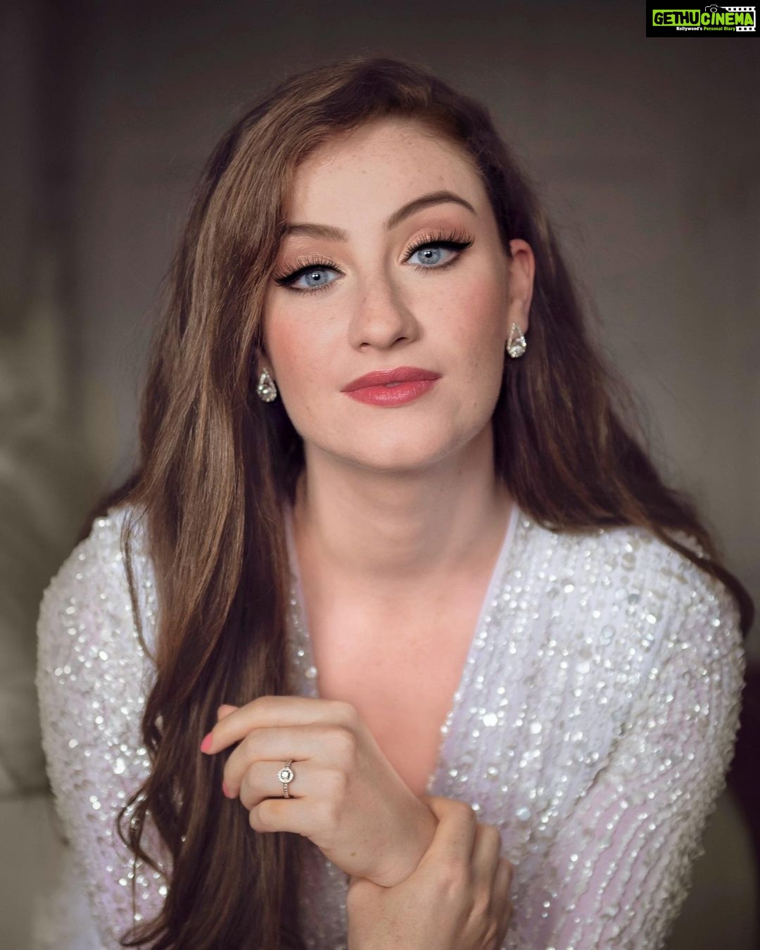 Amber Doig Thorne Instagram - Happy Valentine’s Day!! (1 day late)💞🙈 How did you celebrate?🥂I’m single, so I ordered a takeaway & watched RomCom movies 😂 PS - I’m not married, this photo was taken at a Magazine Bridal Photoshoot, but it’s the most romantic looking photo I have - sooo I posted it 😂 #valentinesday #valentinesday2022 #valentinesdaymakeuo #valentinesdaydress #valentinesdayplans #valentinesmakeup #happyvalentinesday#happyvalentinesday #bridalshoot #bridalshoots #bridalshooting #bridalphotoshoot Happy Valentine’s Day 2022