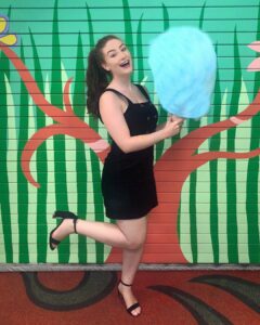 Amber Doig Thorne Instagram - World’s Largest Candy Floss 👀⭐️😍
What flavour candy floss would you get? 🍎🍊🍋🍓🍇
.
#amberdoigthorne #ambzdt #amberfam #candyfloss #instagood #travel #love #universalstudiosorlando