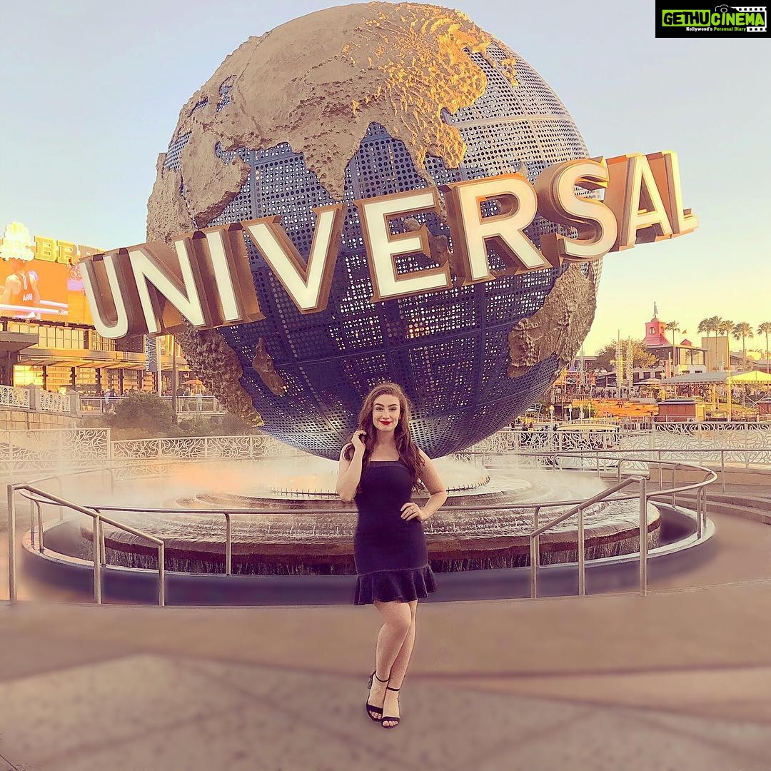 Amber Doig Thorne Instagram - Had the most amazing time visiting Florida, USA 😍 Where do you live? 🌍 #UniversalStudios #amberdoigthorne #ambzdt #travel #instagood #love Igreja Universal Orlando
