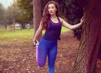 Amber Doig Thorne Instagram - SANTA’S COMING! 😍🎅🏼🎄 Where are you celebrating Christmas? 🤔🎁 My favourite early Christmas present this year? ⭐️ Leggings from @ceswole (ceswole.com) ⭐️ 📸 @nickblair88 #amberdoigthorne #ambzdt #travel #instagood #fitness Finsbury Park