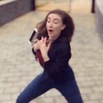 Amber Doig Thorne Instagram - “THINK FAST!!” 😂🤦🏻‍♂️ Tag 2 friends 🤣 HE BROKE MY PHONE 😭😡 w/ @kayy • Follow Private (@ambzdt)