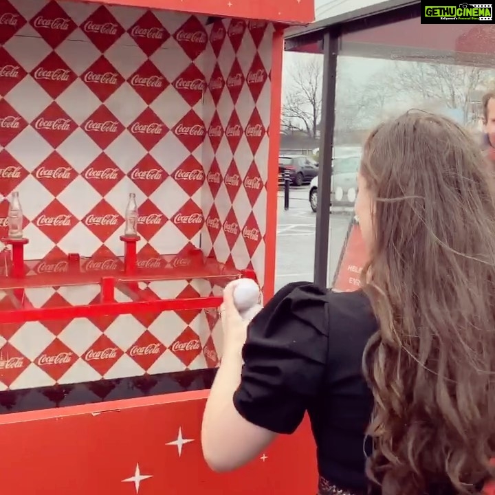 Amber Doig Thorne Instagram - Itβs beginning to look a lot like Christmas! ππ . Not that Iβm counting down or anything... but itβs 15 sleeps till Christmas! π
π»π . When you see the @cocacolaeu Christmas Truck - you know the #HolidaysAreComing! π #AD #cocacola #cocacolachristmas #cocacolachristmastruck Coca Cola Truck