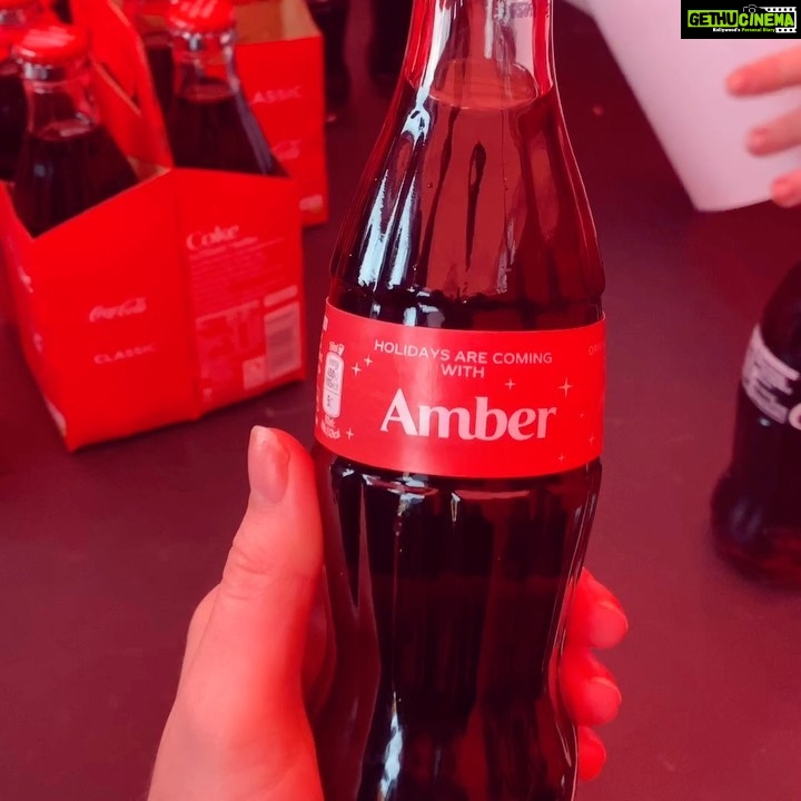 Amber Doig Thorne Instagram - Itβs beginning to look a lot like Christmas! ππ . Not that Iβm counting down or anything... but itβs 15 sleeps till Christmas! π
π»π . When you see the @cocacolaeu Christmas Truck - you know the #HolidaysAreComing! π #AD #cocacola #cocacolachristmas #cocacolachristmastruck Coca Cola Truck