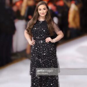 Amber Doig Thorne Instagram - What’s your favourite day? Mine is Wednesday - there’s still time to get through my to do list, but the weekend isn’t too far away! 😍 📸 Photo taken at the #CharliesAngels UK Premiere ⭐️ Check out my YouTube Channel to see my Exclusive Behind The Scenes Visit to the @charliesangels Movie Set! 💙Dress: @phaseeight 💚Photos by: @gettyimages #charliesangels2019 #filmpremiere #moviepremiere #londonpremiere #PhaseEightStyle Mayfair, London