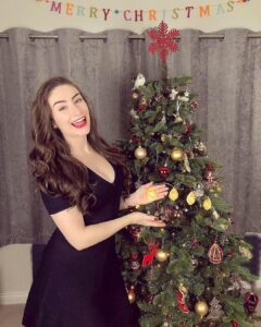 Amber Doig Thorne Instagram - Merry Christmas Lovelies🎄🎁🎅🏼
Swipe right for a CHICKEN NUGGET SURPRISE 😂

Would you have these Nug lights on your tree? 👀🤣

#christmas #1stdecember #christmasdecor #christmasiscoming #christmasdecorations #christmas2020
