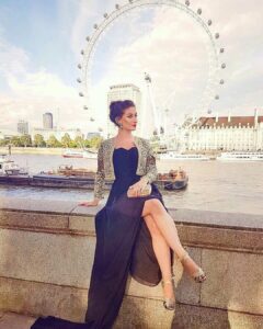 Amber Doig Thorne Instagram - HAPPY NEW YEAR!! 🎉 Bring on 2018! What’s your New Years Resolution? 🤔