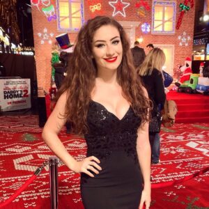 Amber Doig Thorne Instagram - Loved walking the red carpet with my parents for the #DaddysHome2 Premiere 🎄 
Dress: @lipsylondon