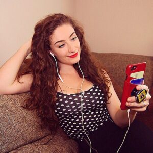 Amber Doig Thorne Instagram - I’m still in the Halloween spirit 🎃 I’m stuck on my phone binge-watching the new episodes of 'Stranger Things' 👻 You can stream content on Netflix without using up your data allowance with @ThreeUK 😍 So fellow binge-watchers - don't worry about going over your data 😍 #GoBinge instead! #ad