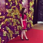 Amber Doig Thorne Instagram - #CrazyRichAsians really opened my eyes to a different culture 😍 Great night at the premiere! Where are you from? 🌍✈️ Dress: @houseofcb 📸 @crazyrichasians UK Premiere 🤩 Ham Yard Hotel