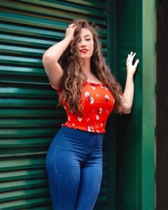 Amber Doig Thorne Instagram - Hey Autumn 🍂 🍁 What month does every tree dread? 🌳 Sept-timmmberrr! 😂 What are your weekend plans? ❤️ #autumnoutfit #autumnishere #autumn #septembermood #septembervibes York, England