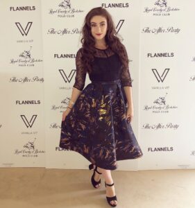 Amber Doig Thorne Instagram - What am I thinking about? 🤔😍🙈
Such a fun time at my first ever polo match! #WestchesterCup2018 @rcb.poloclub 🐎🏆
Makeup by @uspaah • Dress: @coast_stores