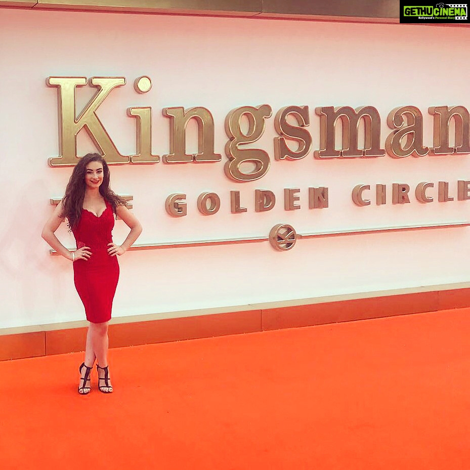 Amber Doig Thorne Instagram - #Kingsman: The Golden Circle World Premiere ๐๐ผ #OrangeJacketChallenge ๐งก Dress: @lipsylondon Vue Leicester Square