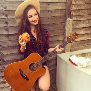 Amber Doig Thorne Instagram - It's easy to bring a bit of the Deep South to London! #BringingDirtyBack #ad