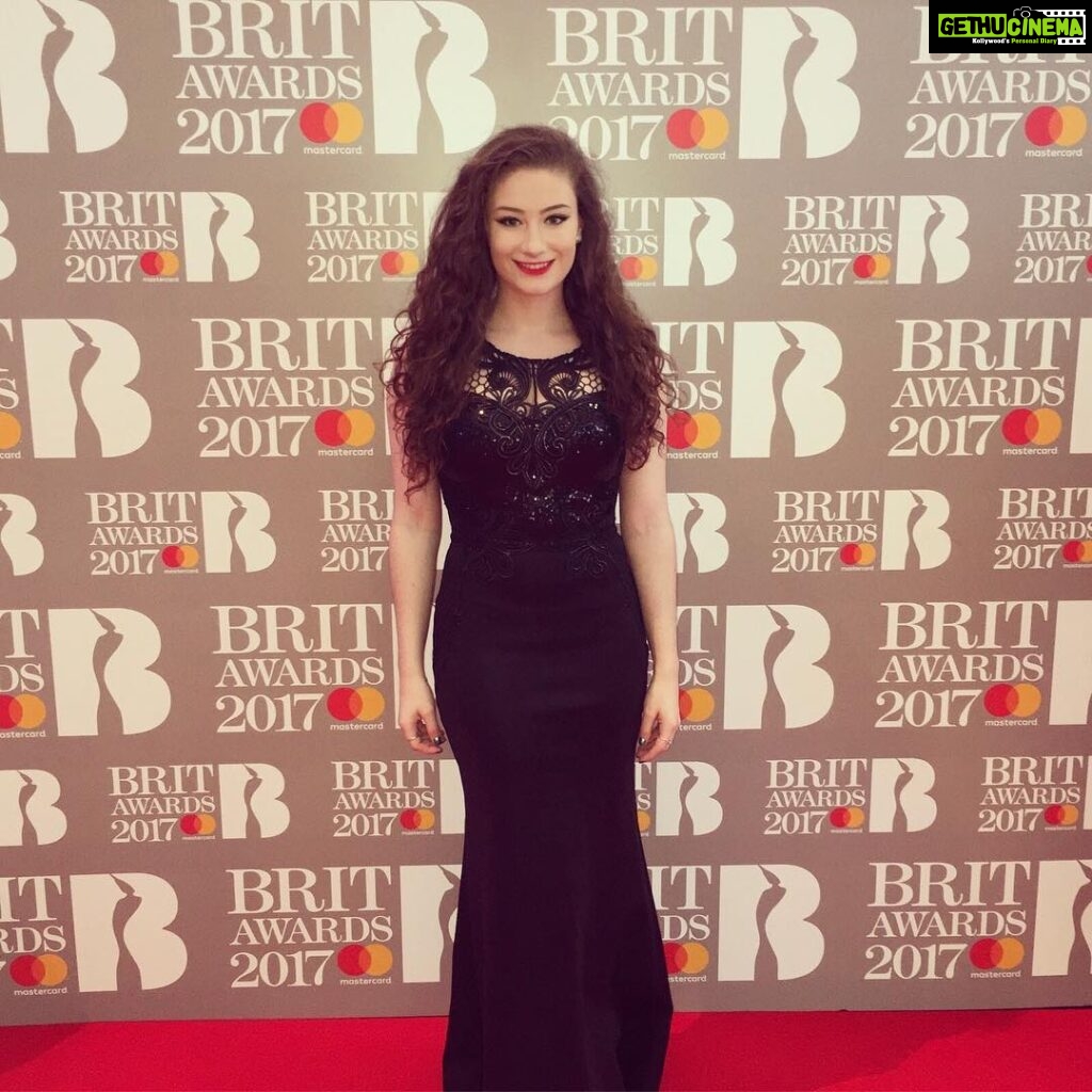 Amber Doig Thorne Instagram - BRIT AWARDS 2017 ❤ #BRITS Dress: @lipsylondon BRIT Awards 2017
