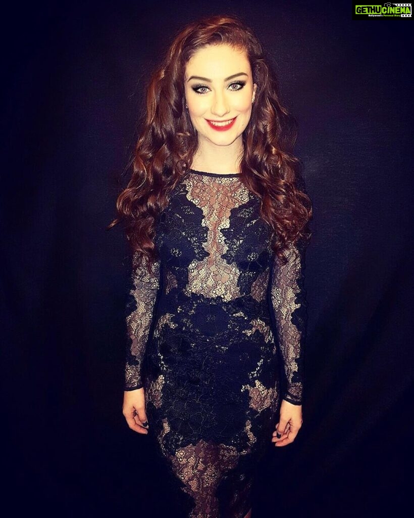 Amber Doig Thorne Instagram - So much fun getting ready for the #FiftyShadesDarker European Premiere! Thank you to @universalpicturesuk and @es_hmua for making me look fabulous! Dress: @houseofcb