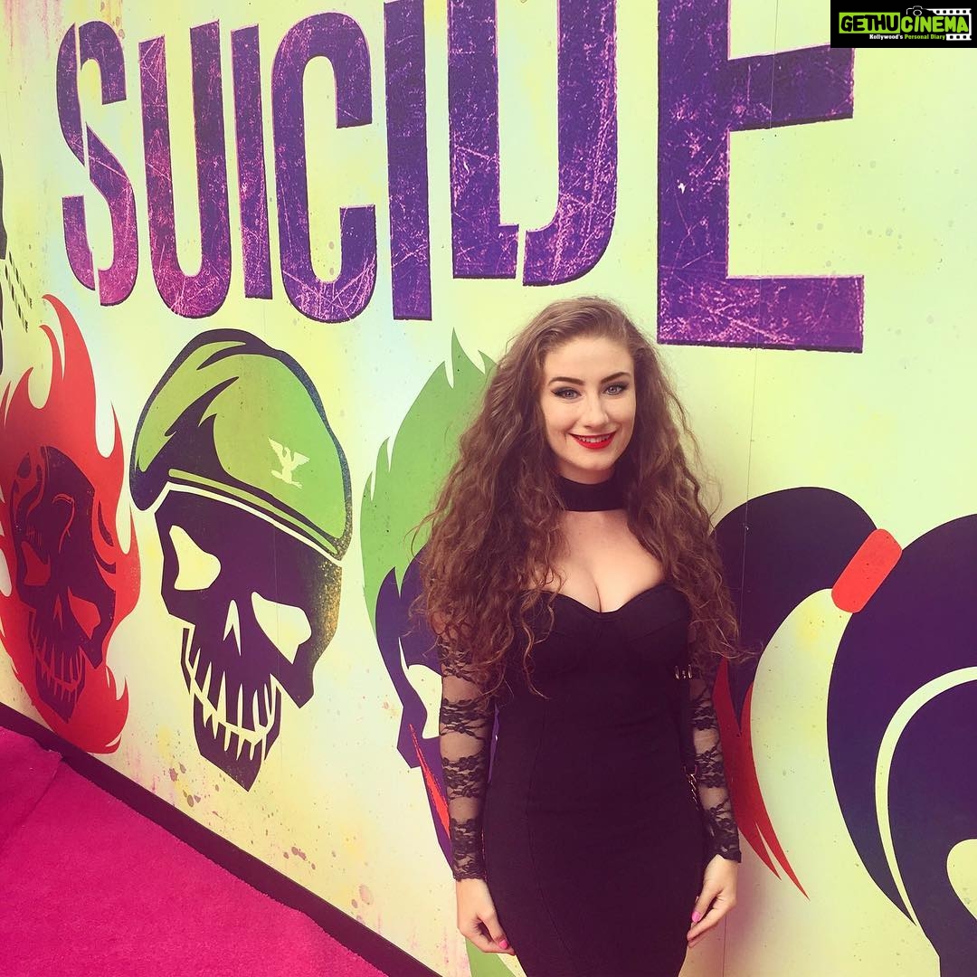 Amber Doig Thorne Instagram - Throwback to Suicide Squad Premiere 🙌🏼