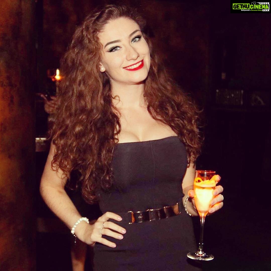 Amber Doig Thorne Instagram - When you borrow your friends cocktail to pretend you're classy 👌🏼