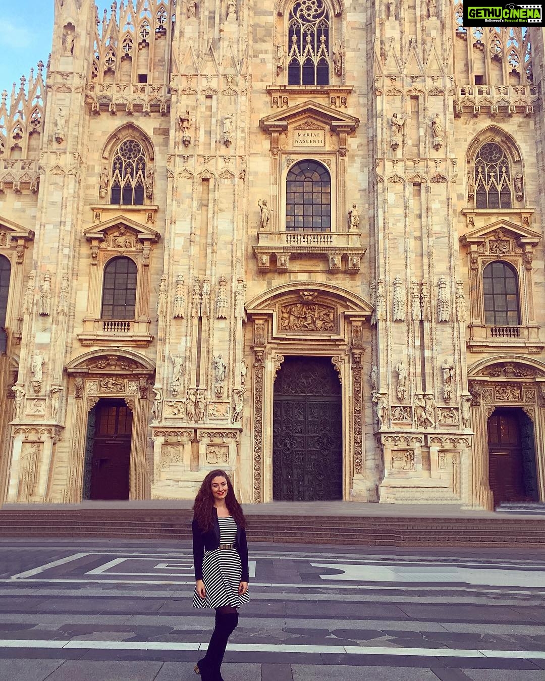 Amber Doig Thorne Instagram - Duomo - Milano 🇮🇹 Shoes: @egoofficial
