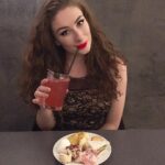 Amber Doig Thorne Instagram - Having such a lovely time in Milan, thank you to @uclwinf for organising such an amazing trip! 🇮🇹❤️✈️ #aperitivo #milano #italia