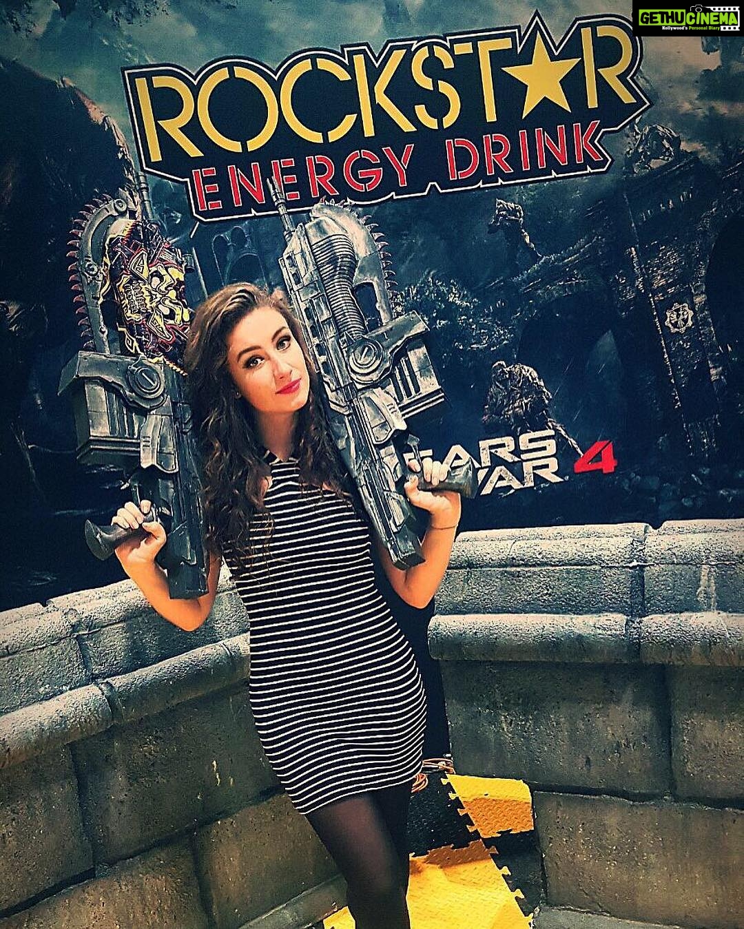 Amber Doig Thorne Instagram - Great day at @mcmcomiccon with @rockstarenergy ππΌπ―π