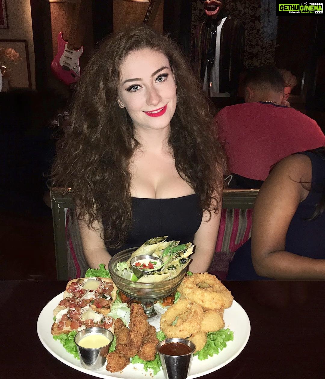 Amber Doig Thorne Instagram - Lovely birthday dinner @hardrockcafe 🎉 Thank you @hardrockcafelondon ❤️