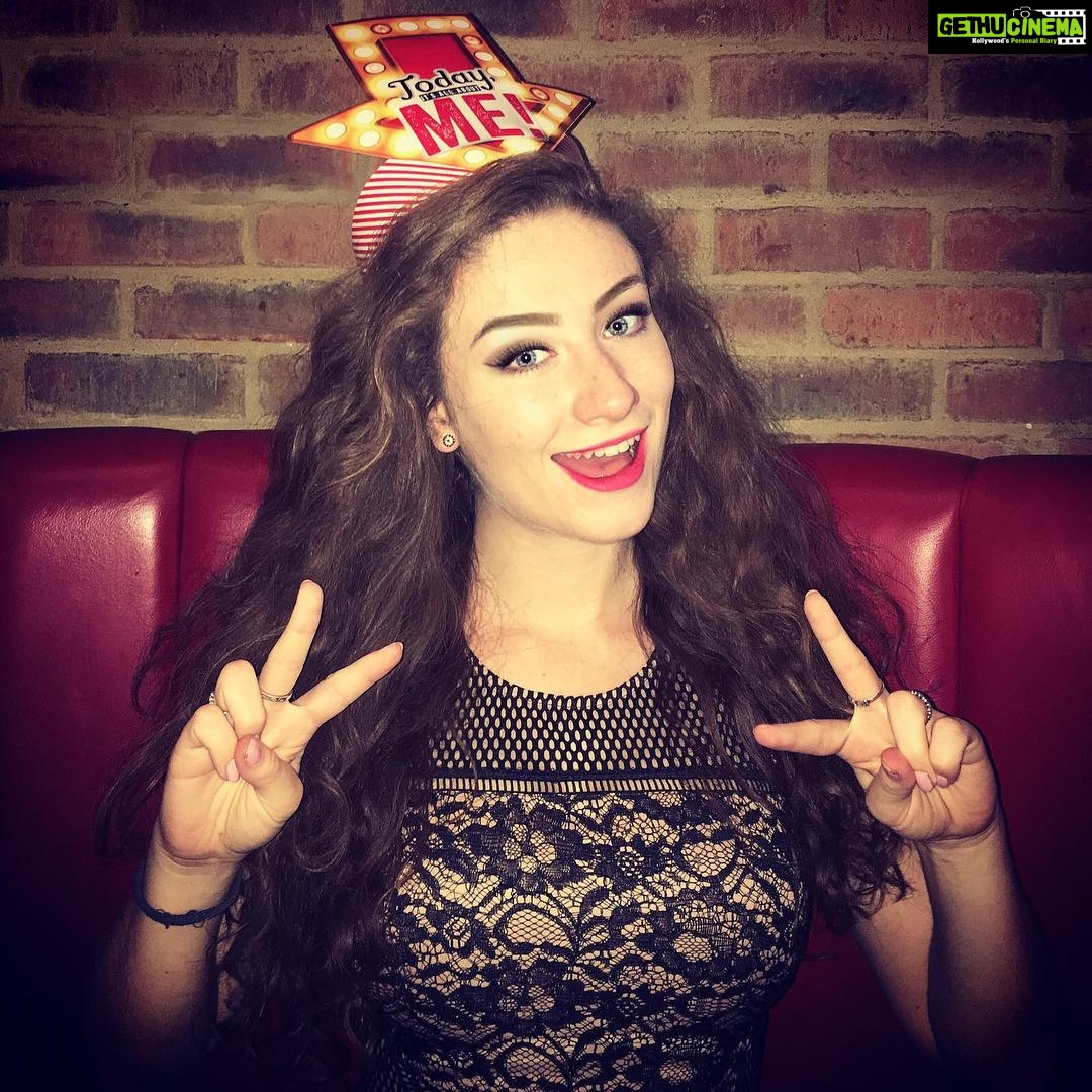 Amber Doig Thorne Instagram - Had such a lovely birthday today!! Now to celebrate tonight ππΌππ